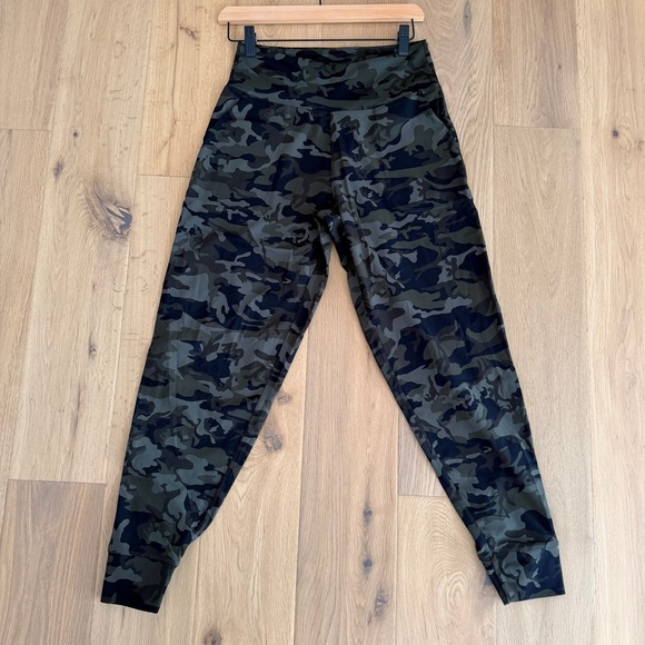 Camo Jogger Style Leggings – Stretch Athleisure Pants – Size Small - Picture 6 of 10